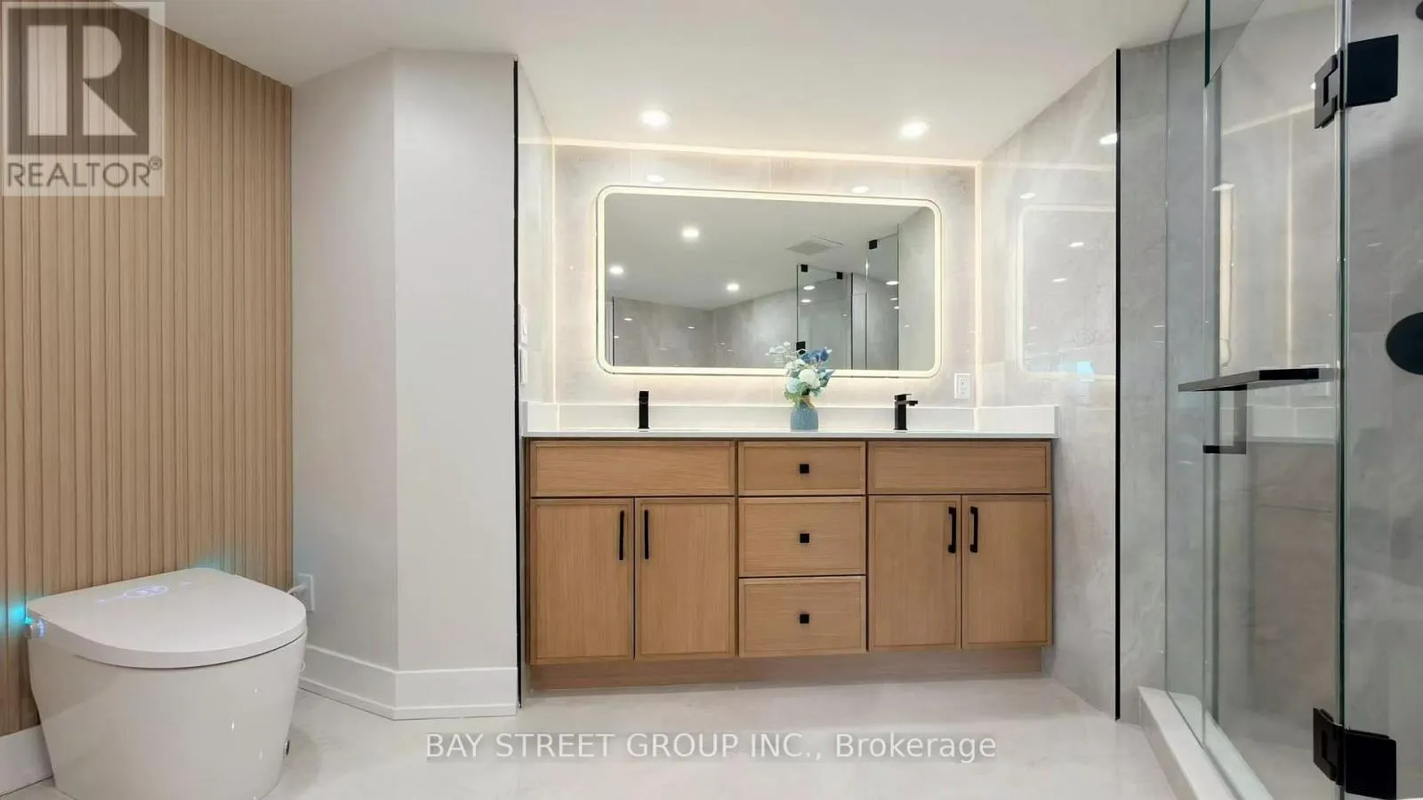 2201 - 85 SKYMARK DRIVE