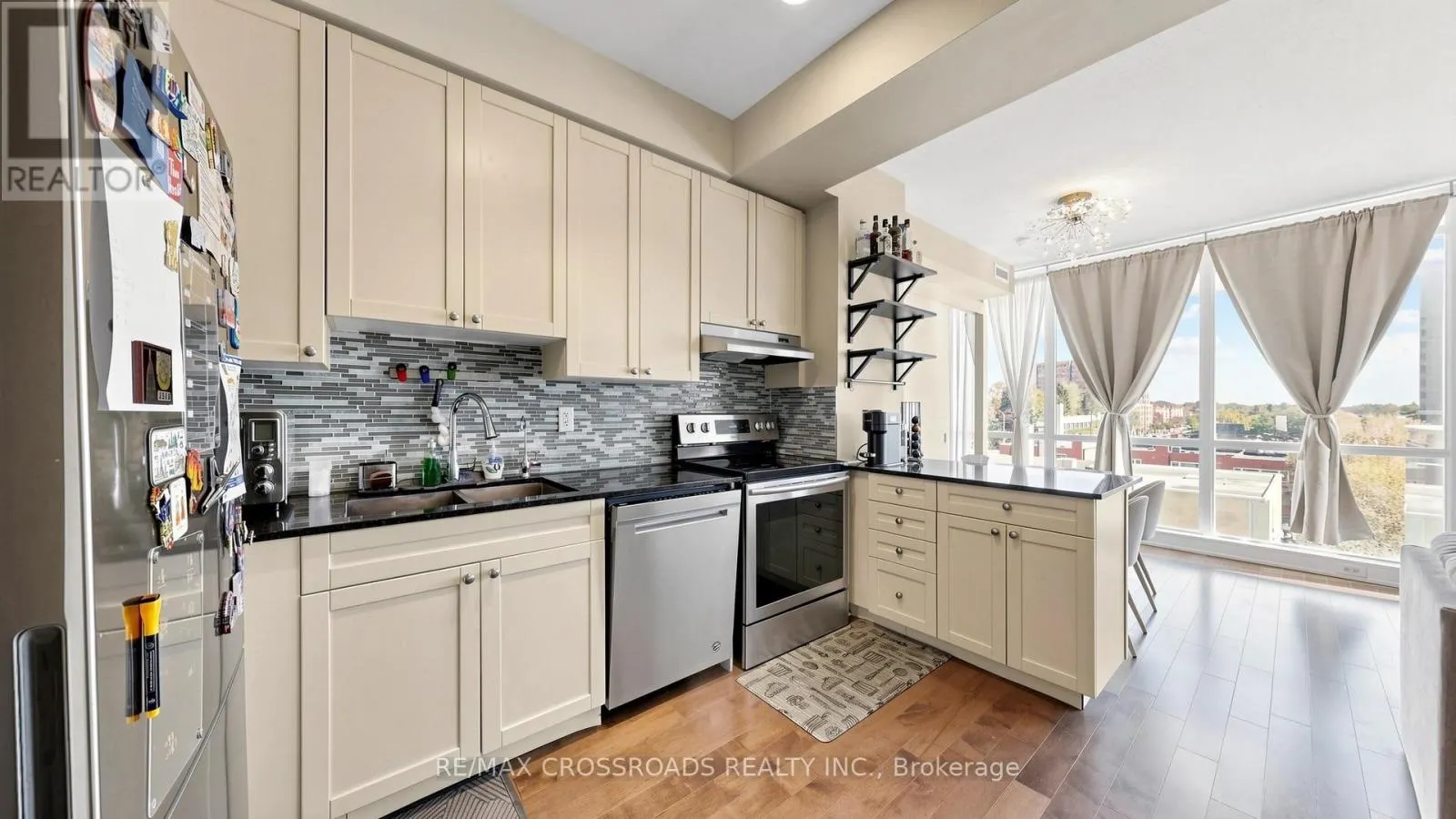 606 - 30 CANTERBURY PLACE