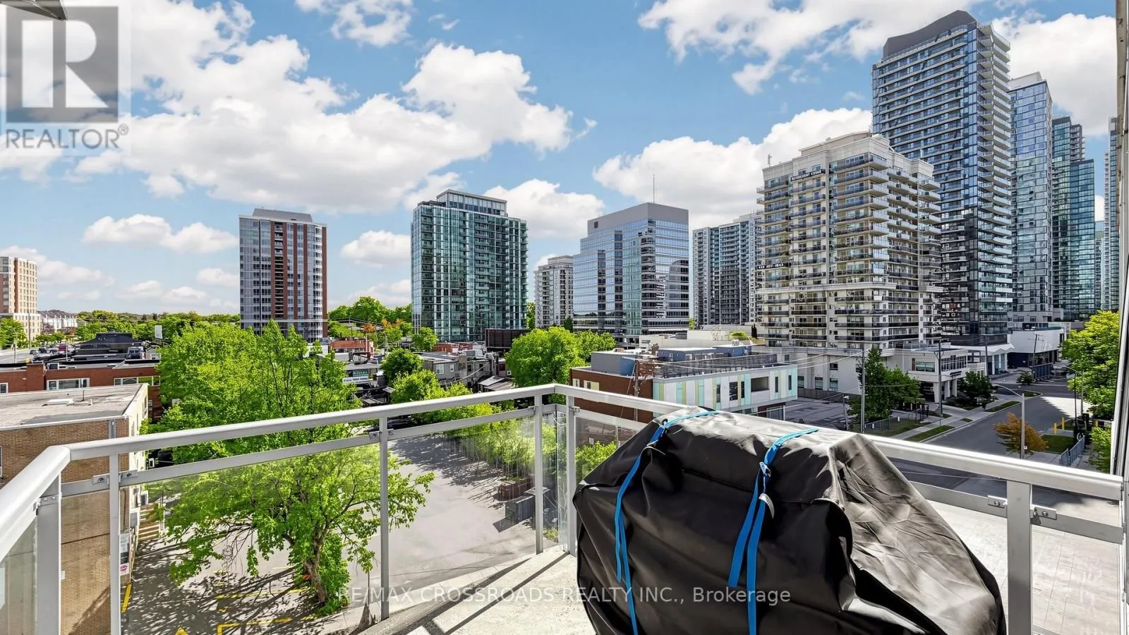 606 - 30 CANTERBURY PLACE