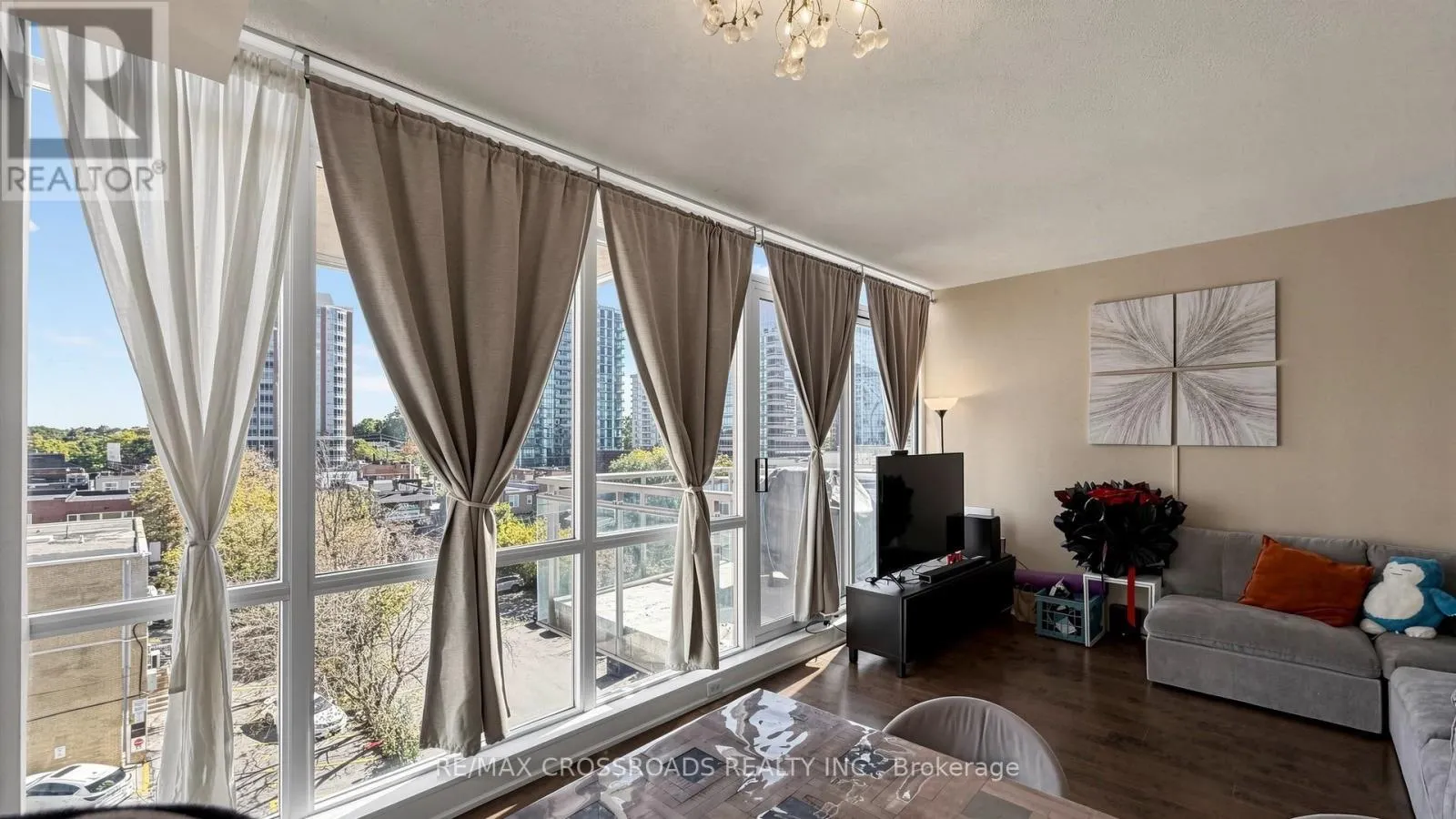 606 - 30 CANTERBURY PLACE