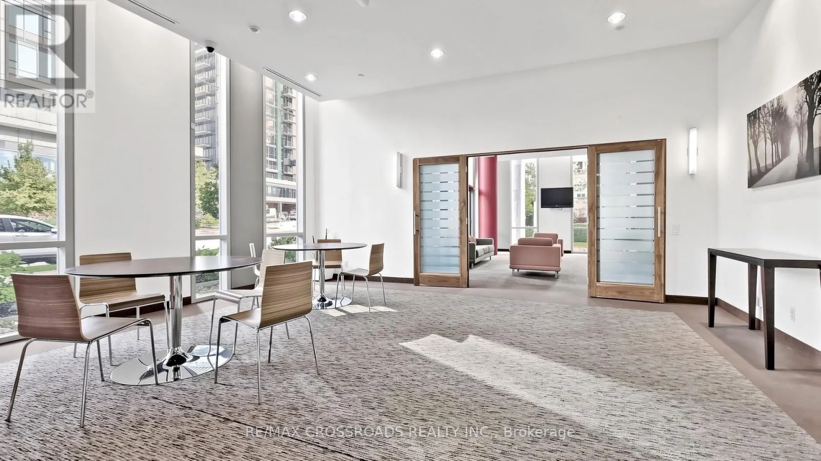 606 - 30 CANTERBURY PLACE