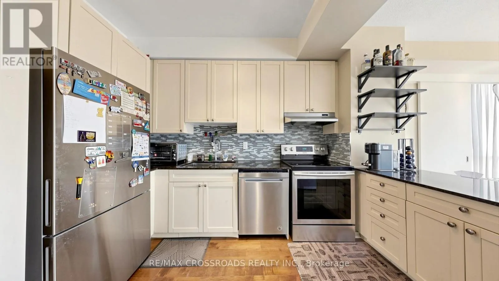 606 - 30 CANTERBURY PLACE