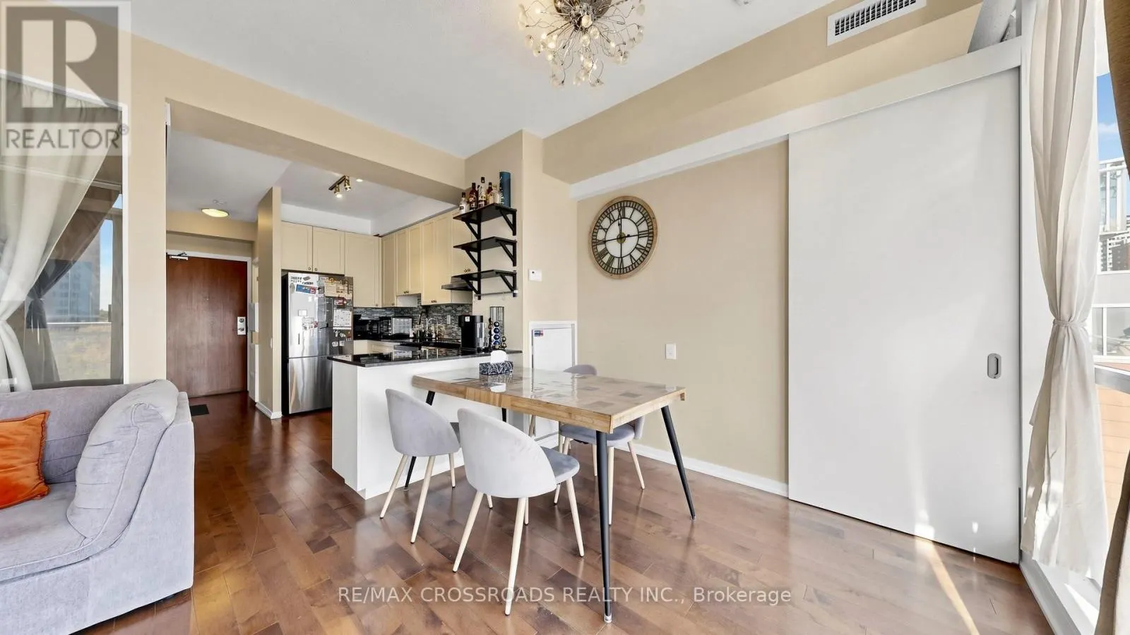 606 - 30 CANTERBURY PLACE