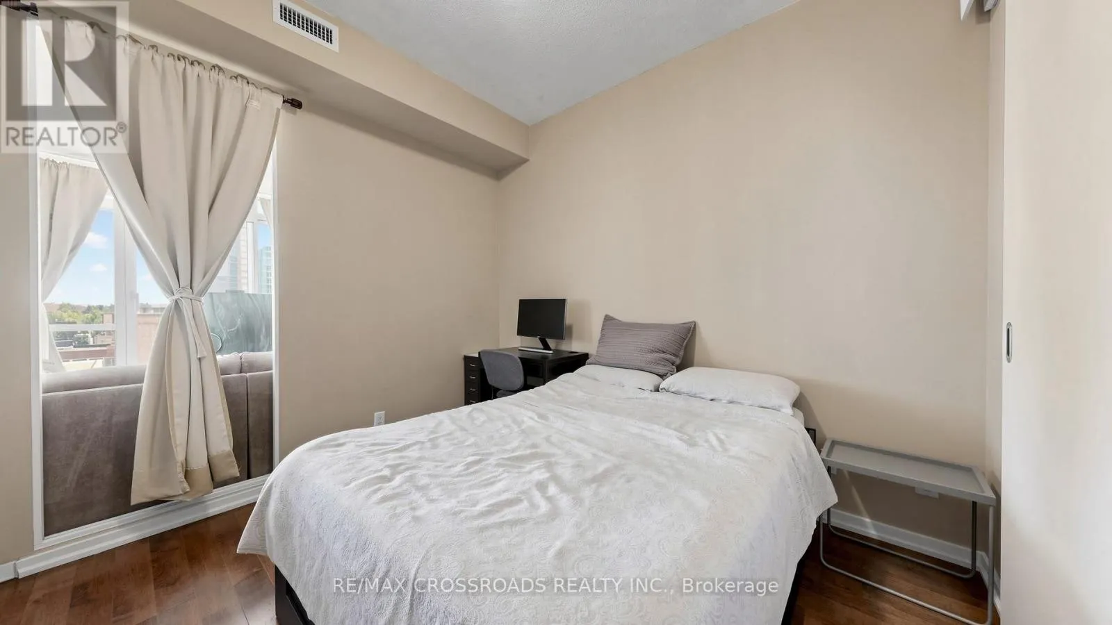 606 - 30 CANTERBURY PLACE