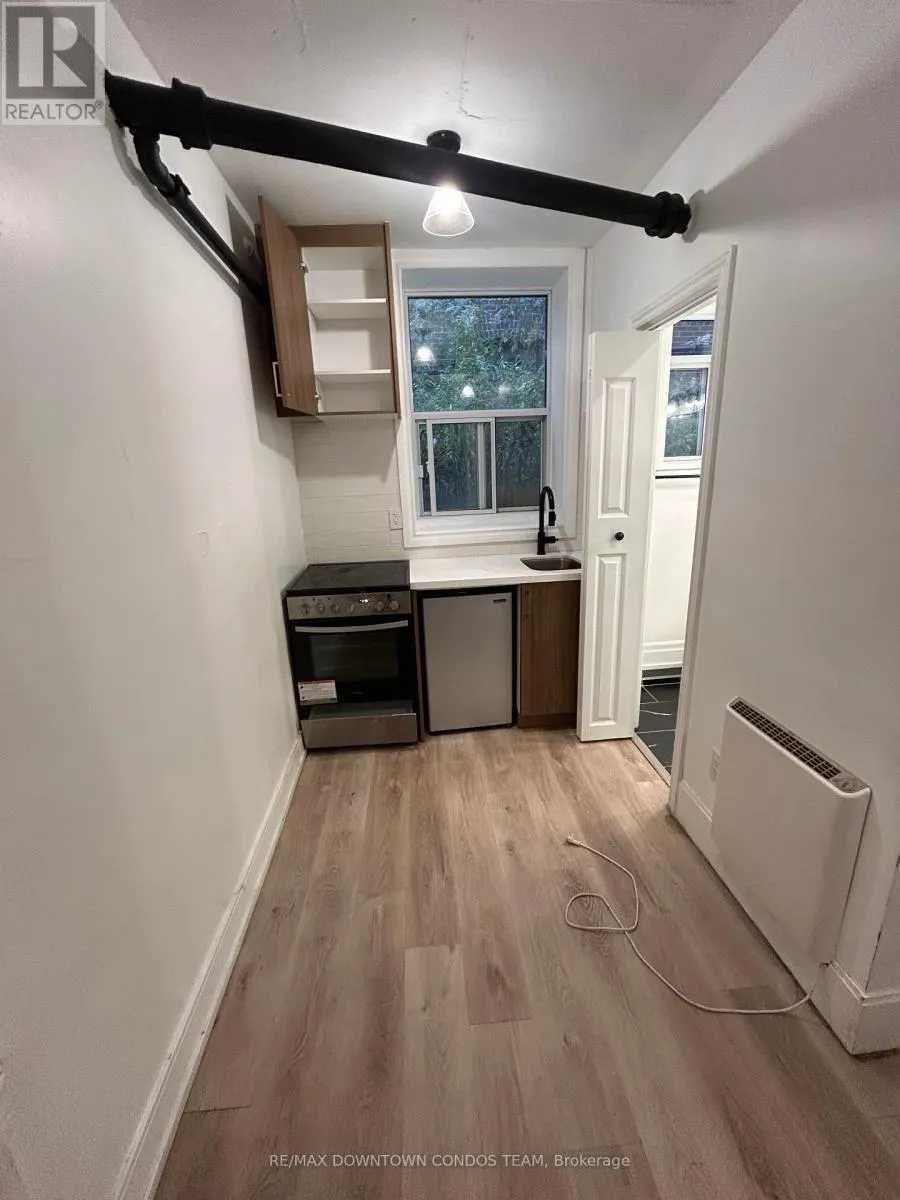 17 - 917 ST CLAIR AVENUE W