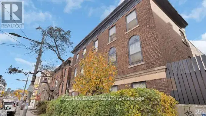 17 - 917 ST CLAIR AVENUE W