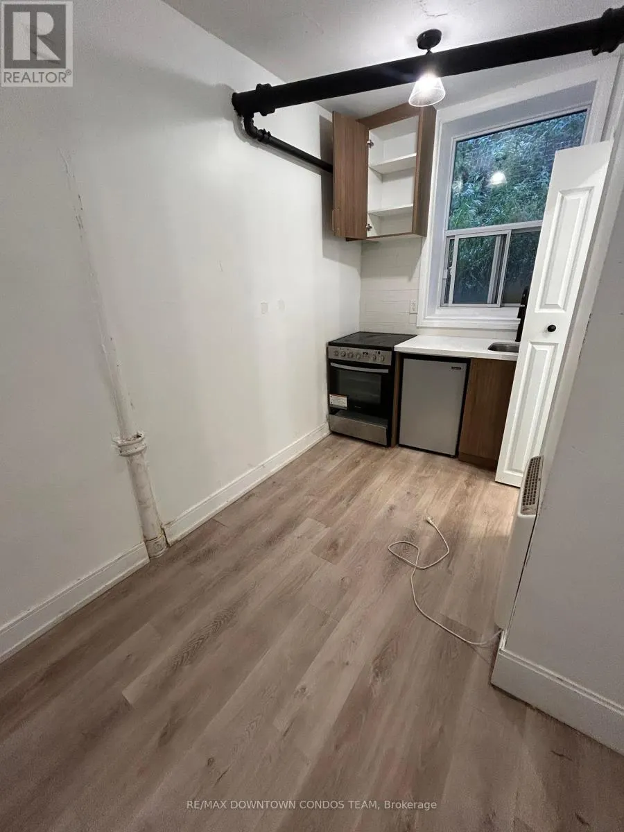 17 - 917 ST CLAIR AVENUE W