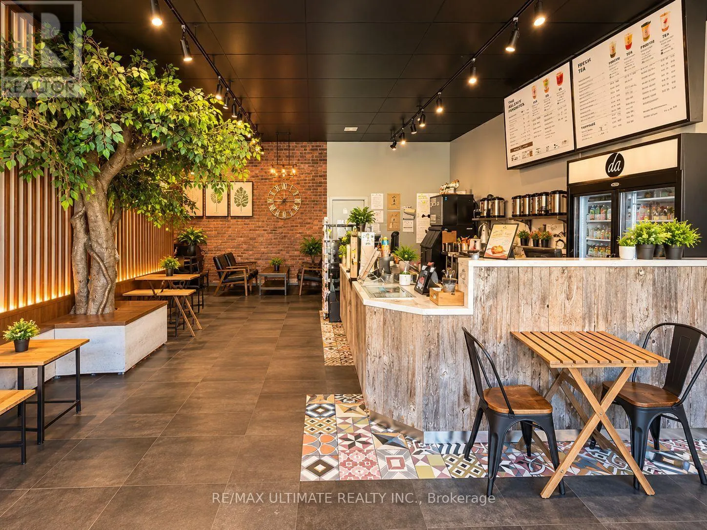 621 BLOOR STREET W