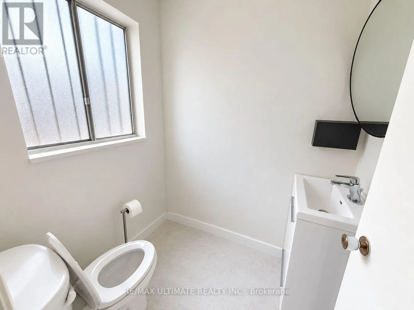 621 BLOOR STREET W