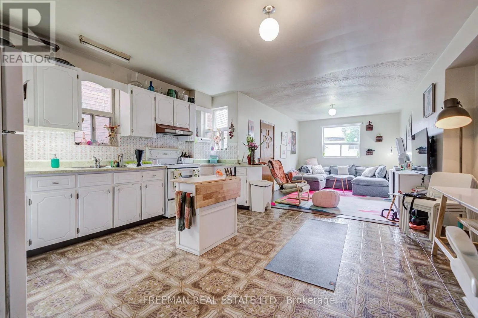 492 MANNING AVENUE