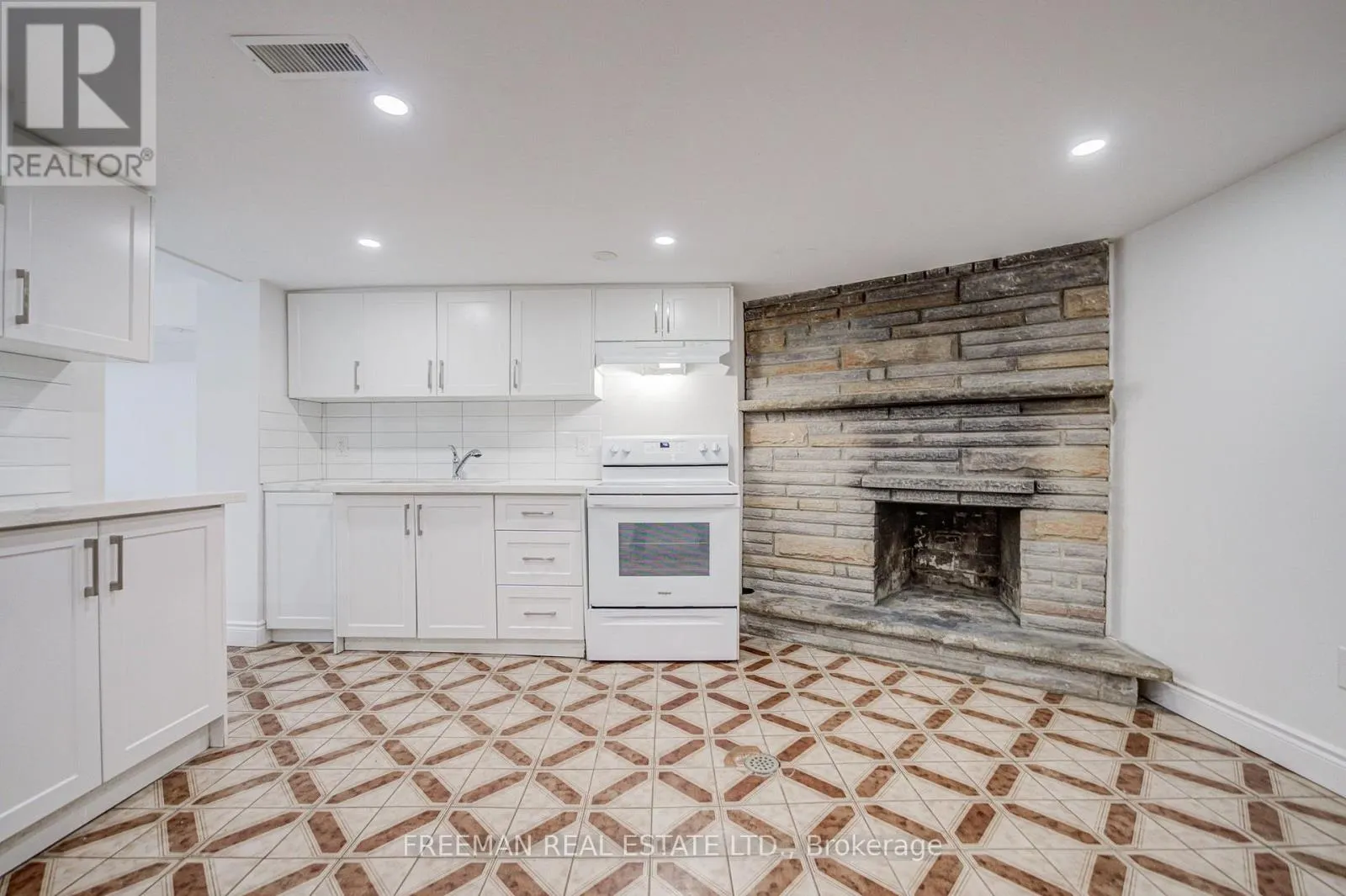 492 MANNING AVENUE