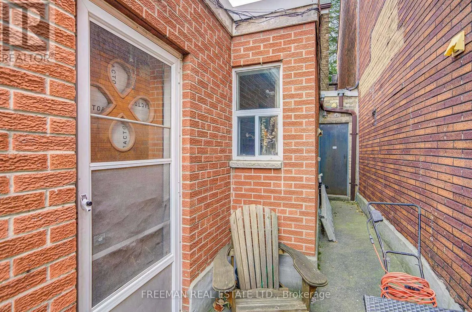 492 MANNING AVENUE