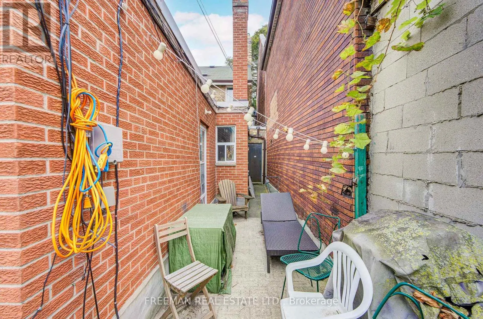 492 MANNING AVENUE