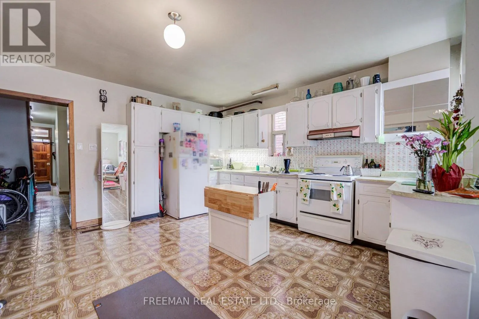 492 MANNING AVENUE