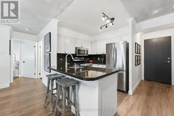 705 - 600 QUEENS QUAY W