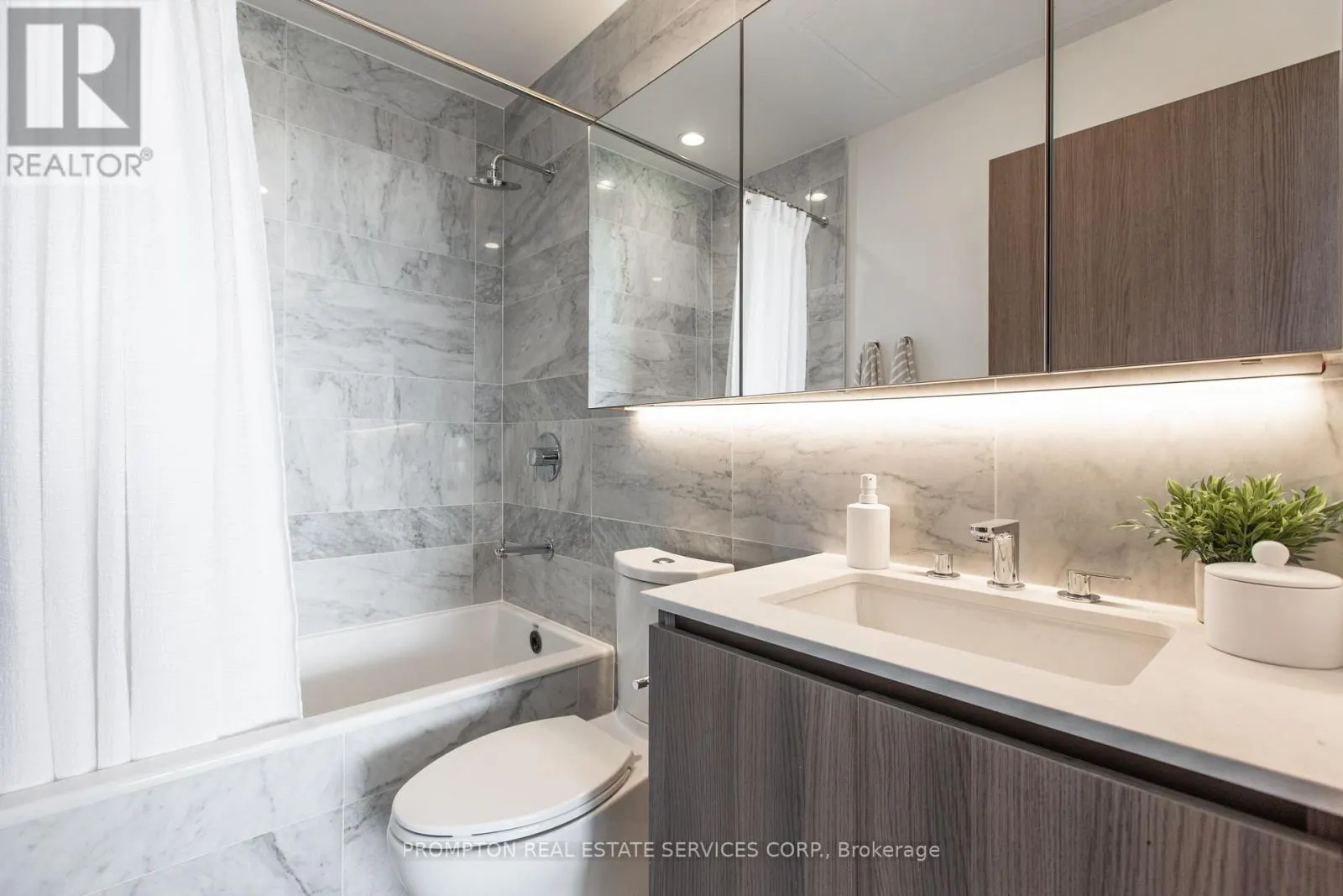 2502 - 17 BATHURST STREET
