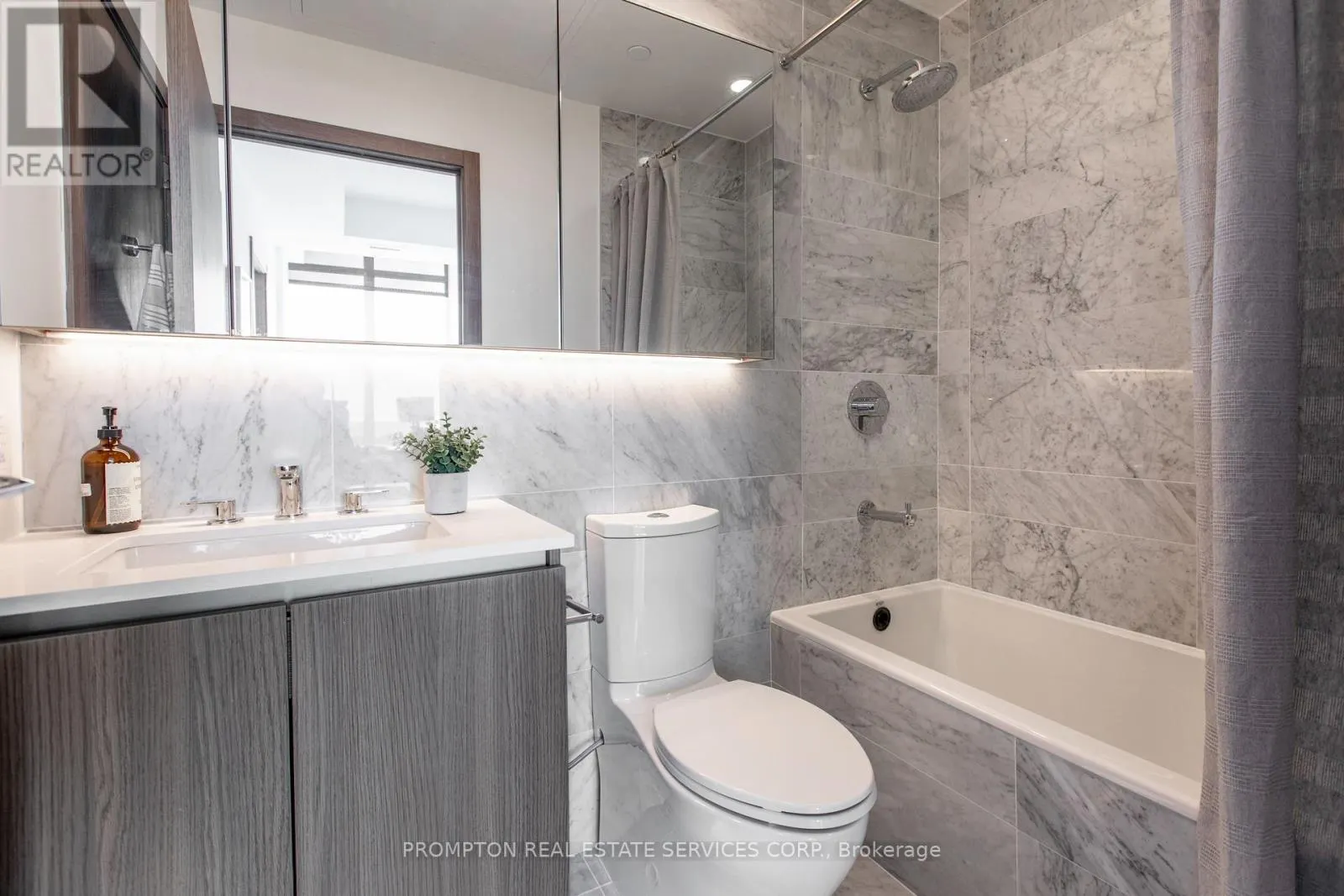 2502 - 17 BATHURST STREET