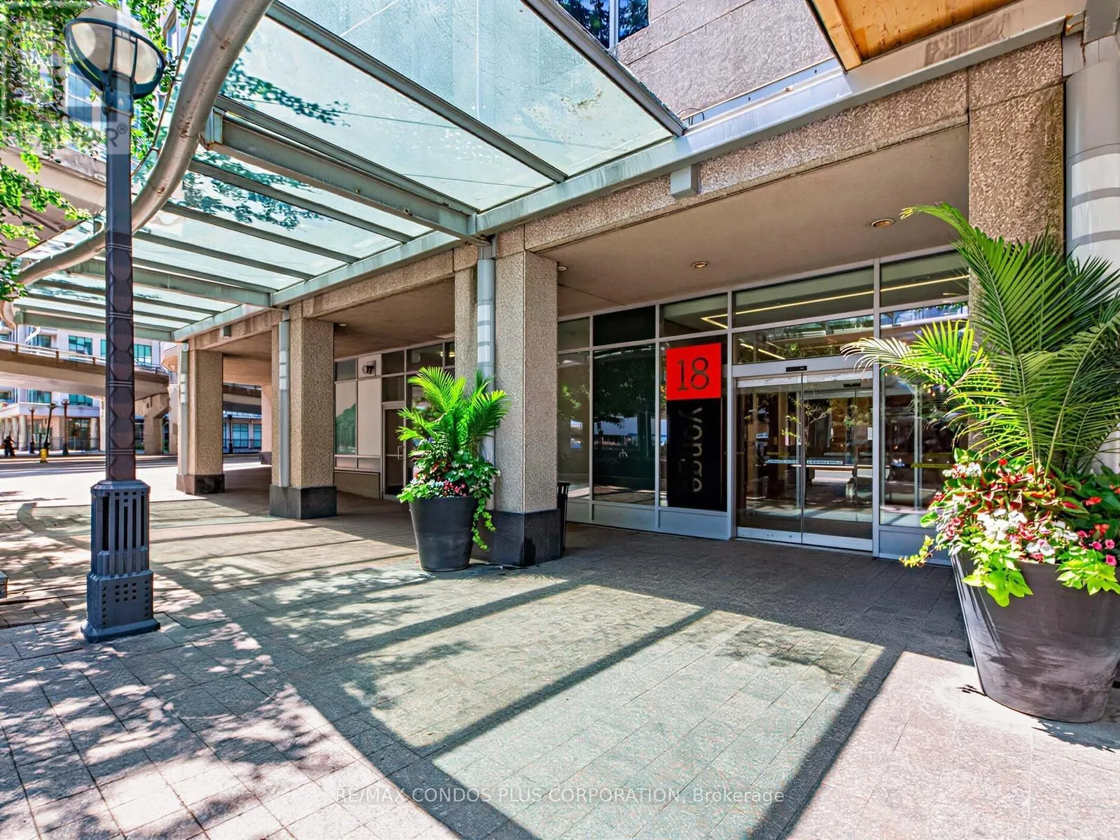1012 - 18 YONGE STREET