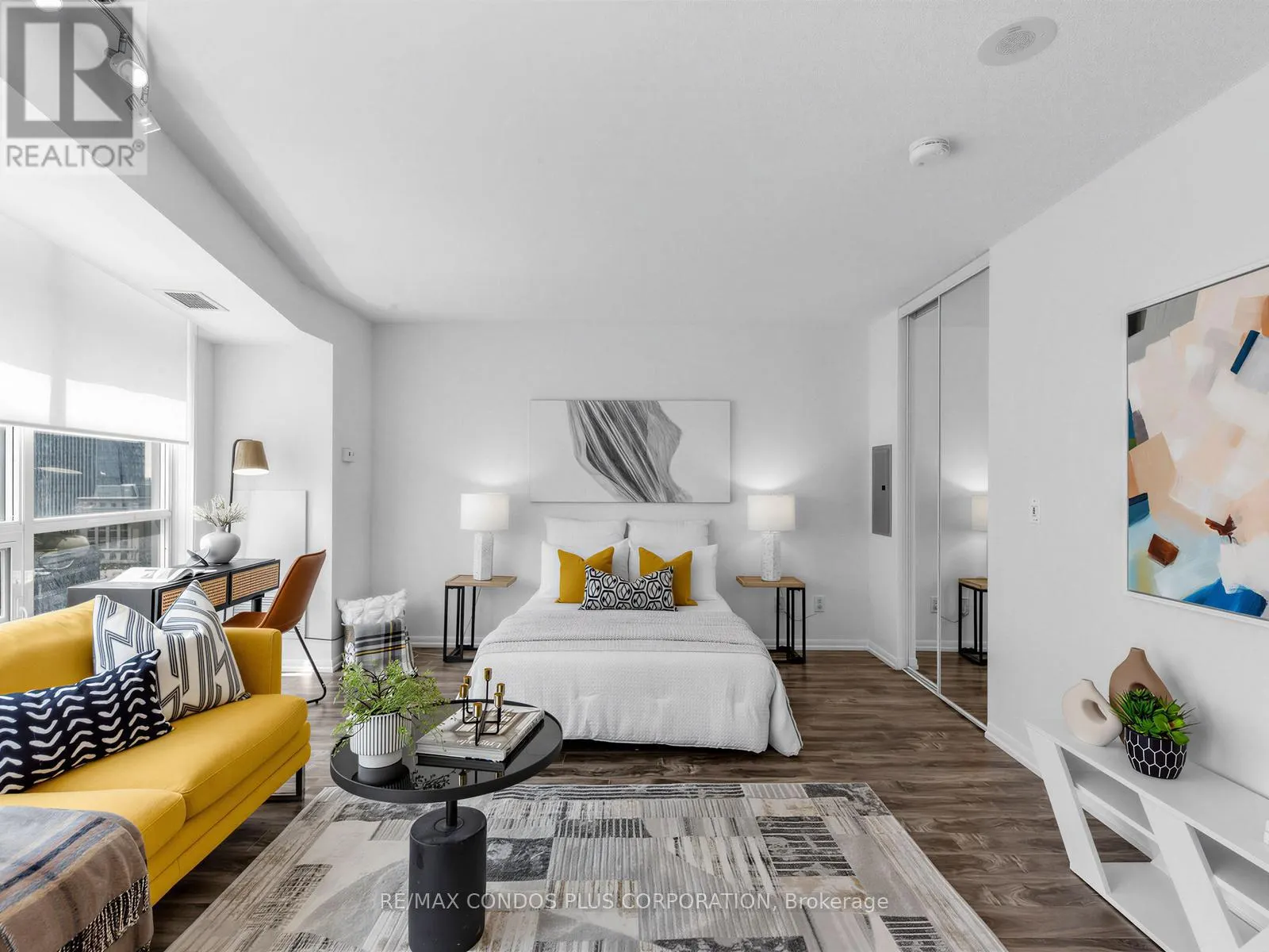 1012 - 18 YONGE STREET