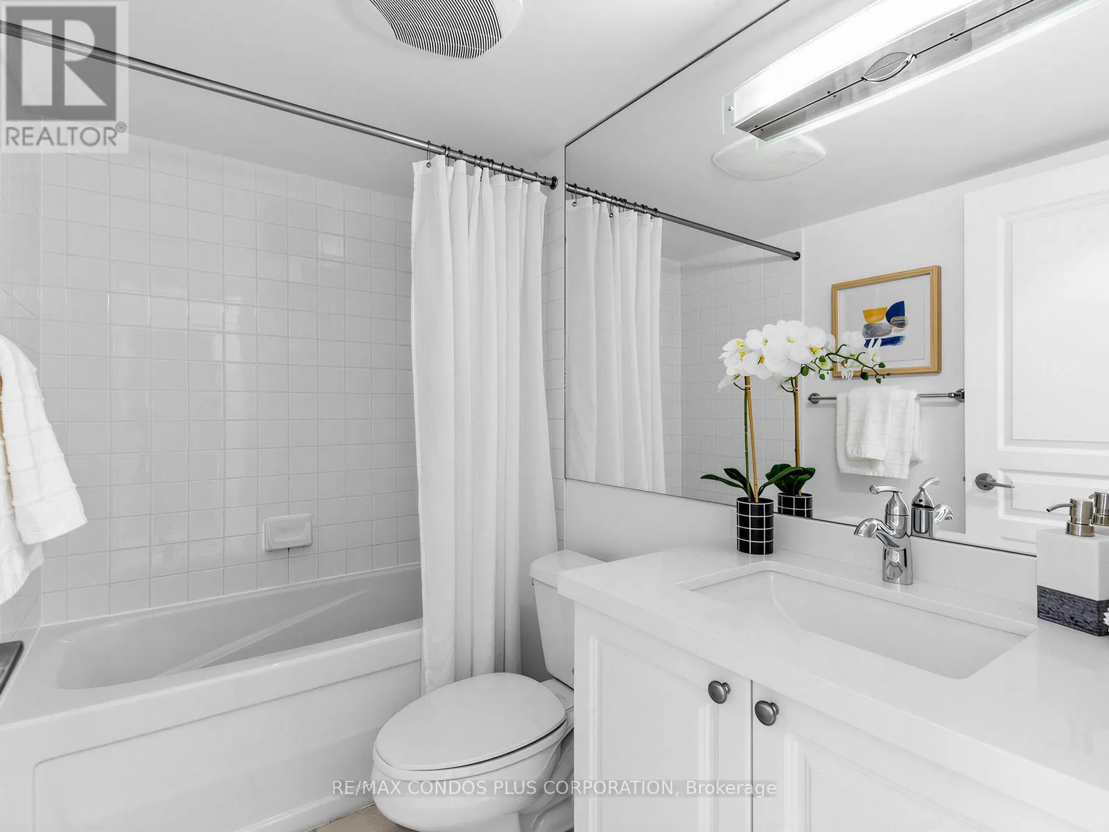 1012 - 18 YONGE STREET