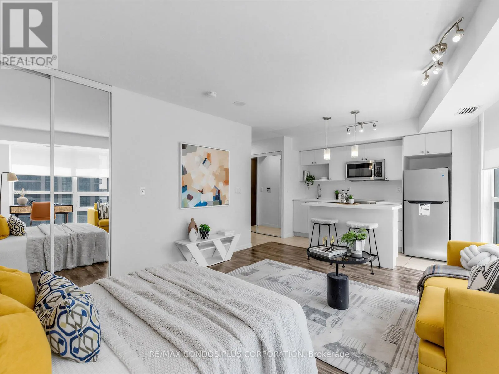 1012 - 18 YONGE STREET