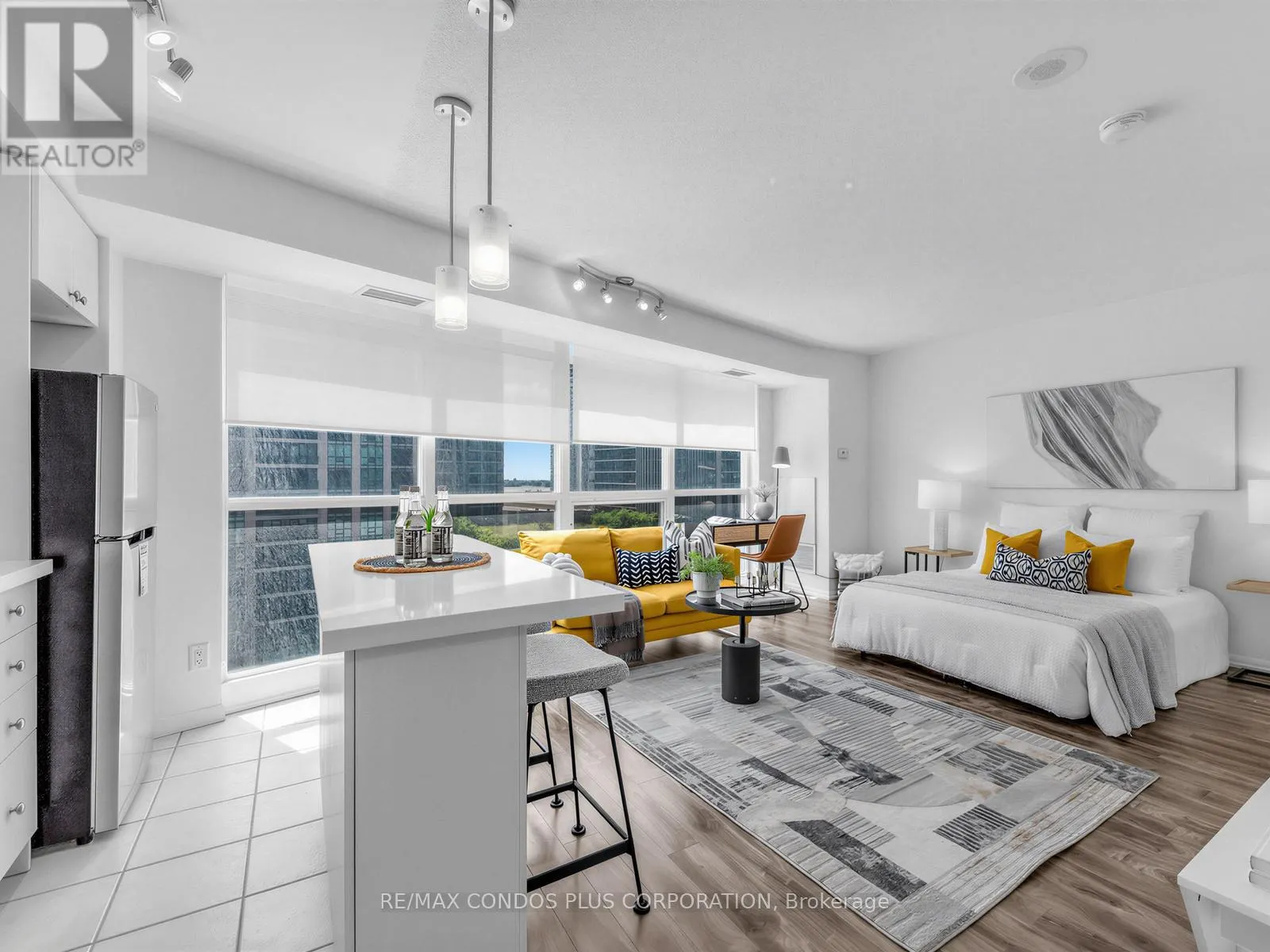 1012 - 18 YONGE STREET