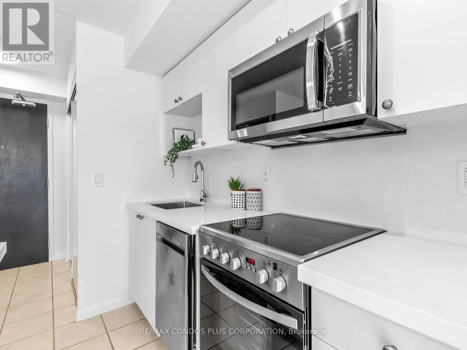 1012 - 18 YONGE STREET