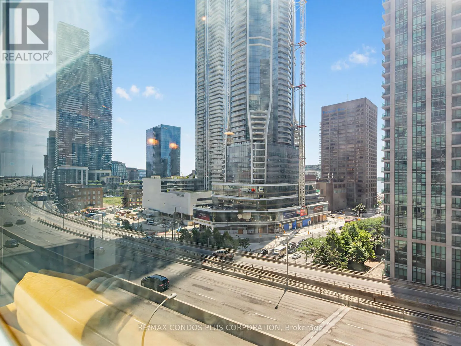 1012 - 18 YONGE STREET