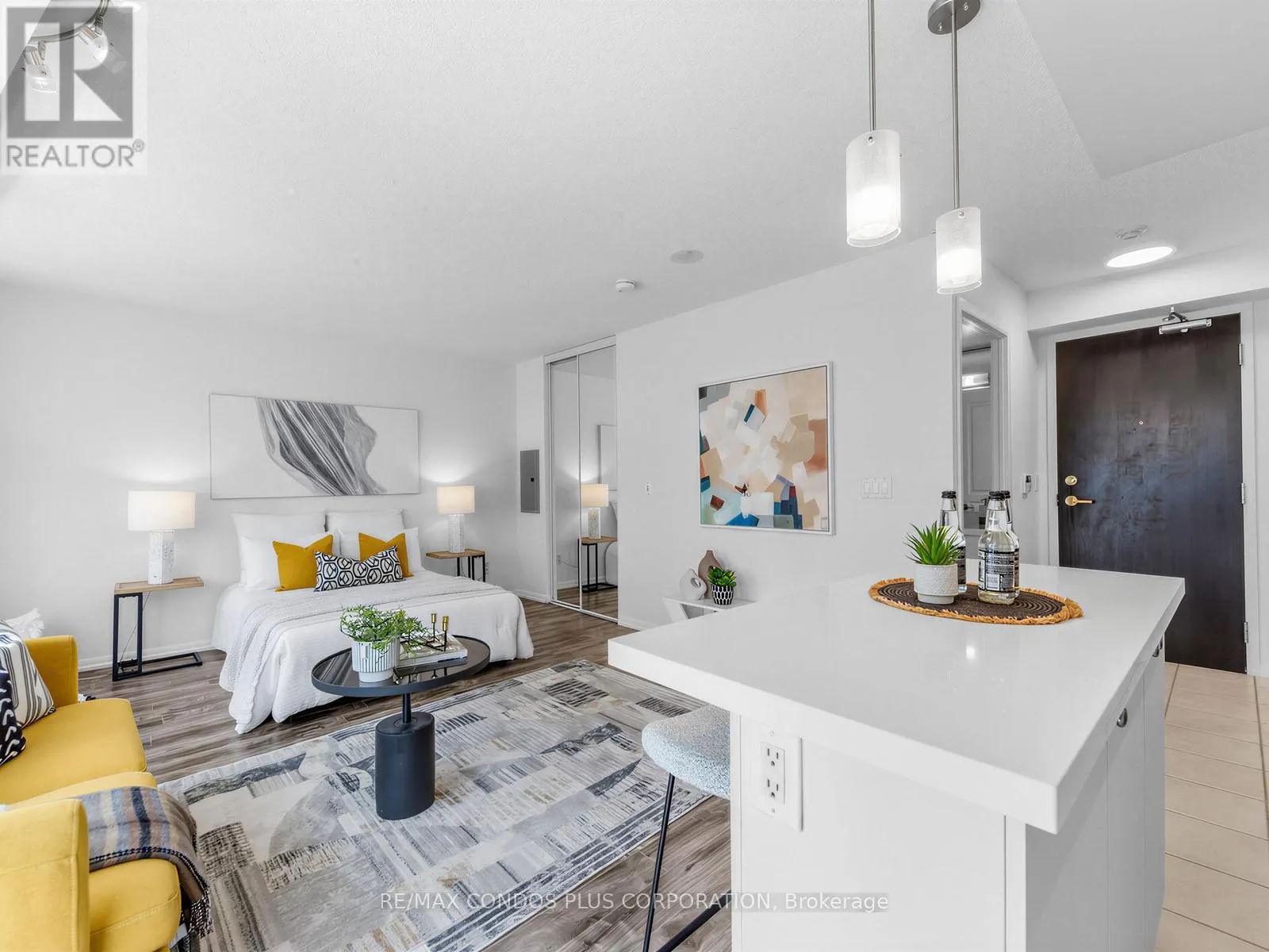1012 - 18 YONGE STREET