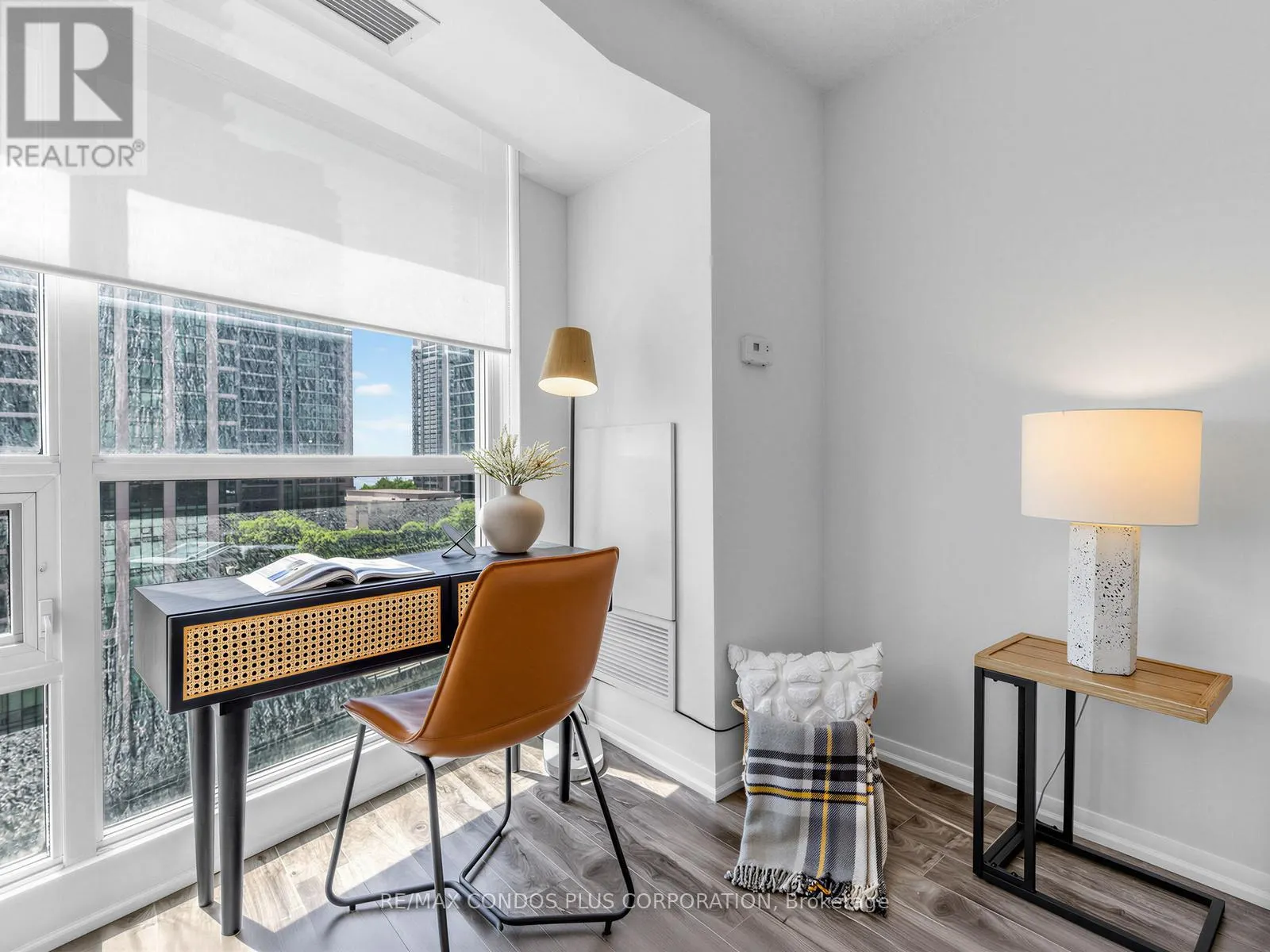 1012 - 18 YONGE STREET