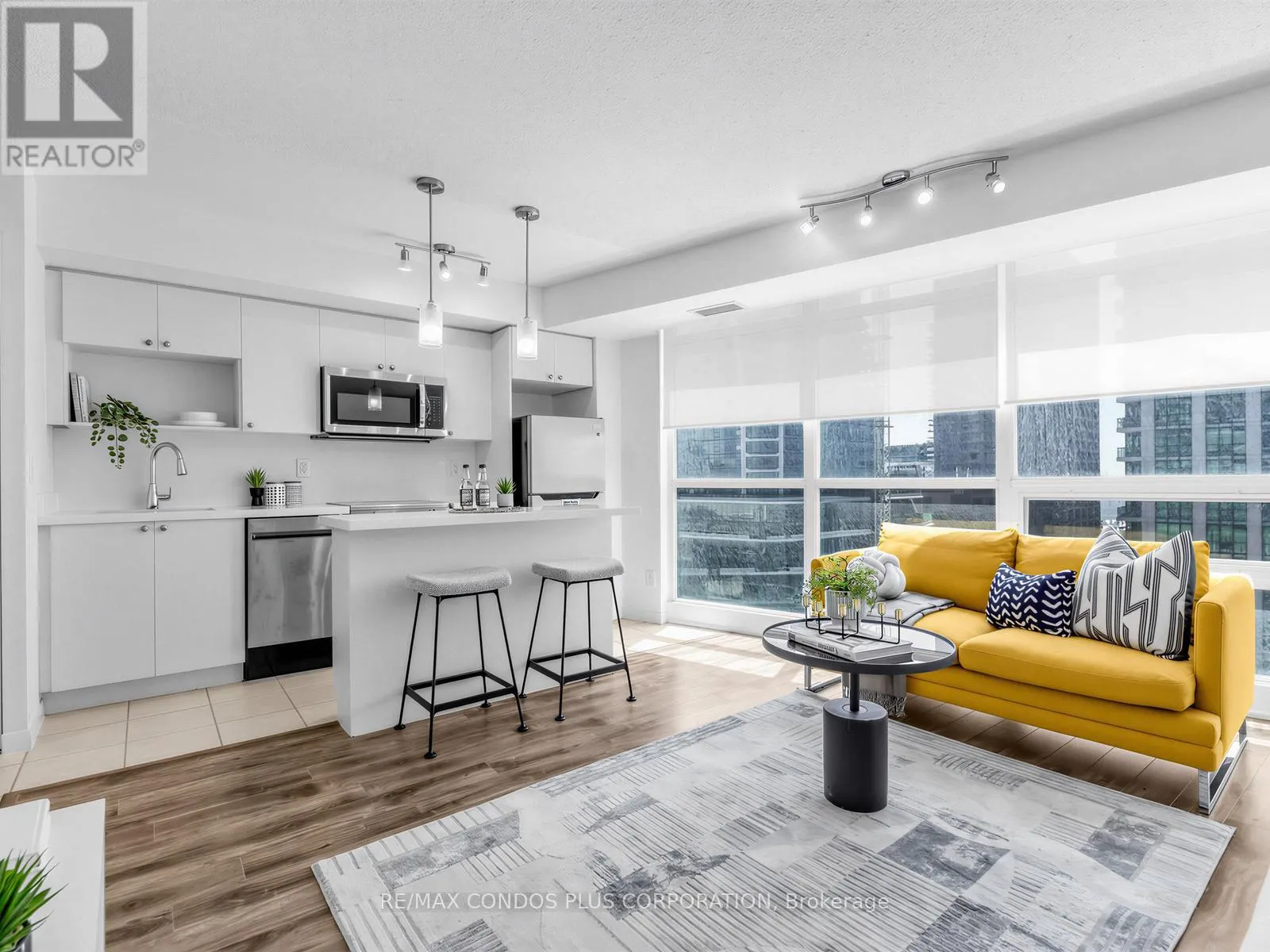 1012 - 18 YONGE STREET