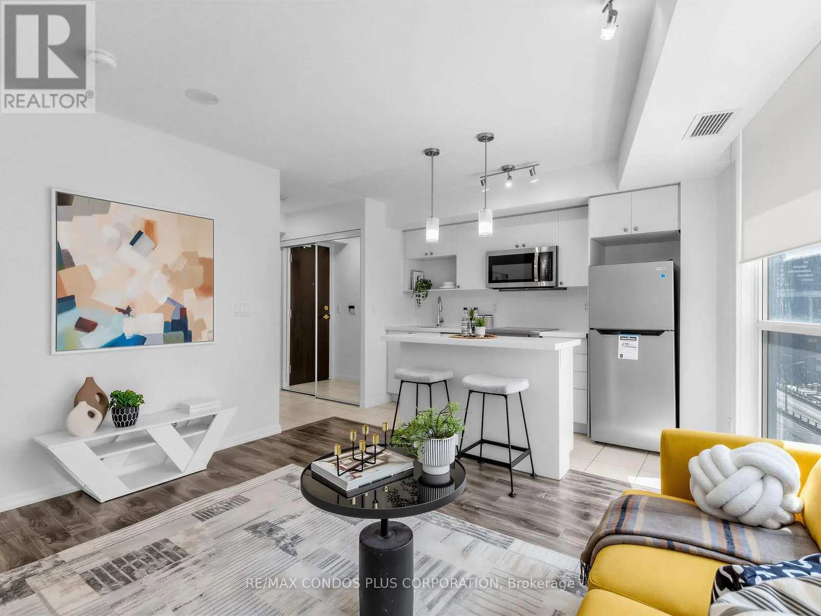 1012 - 18 YONGE STREET