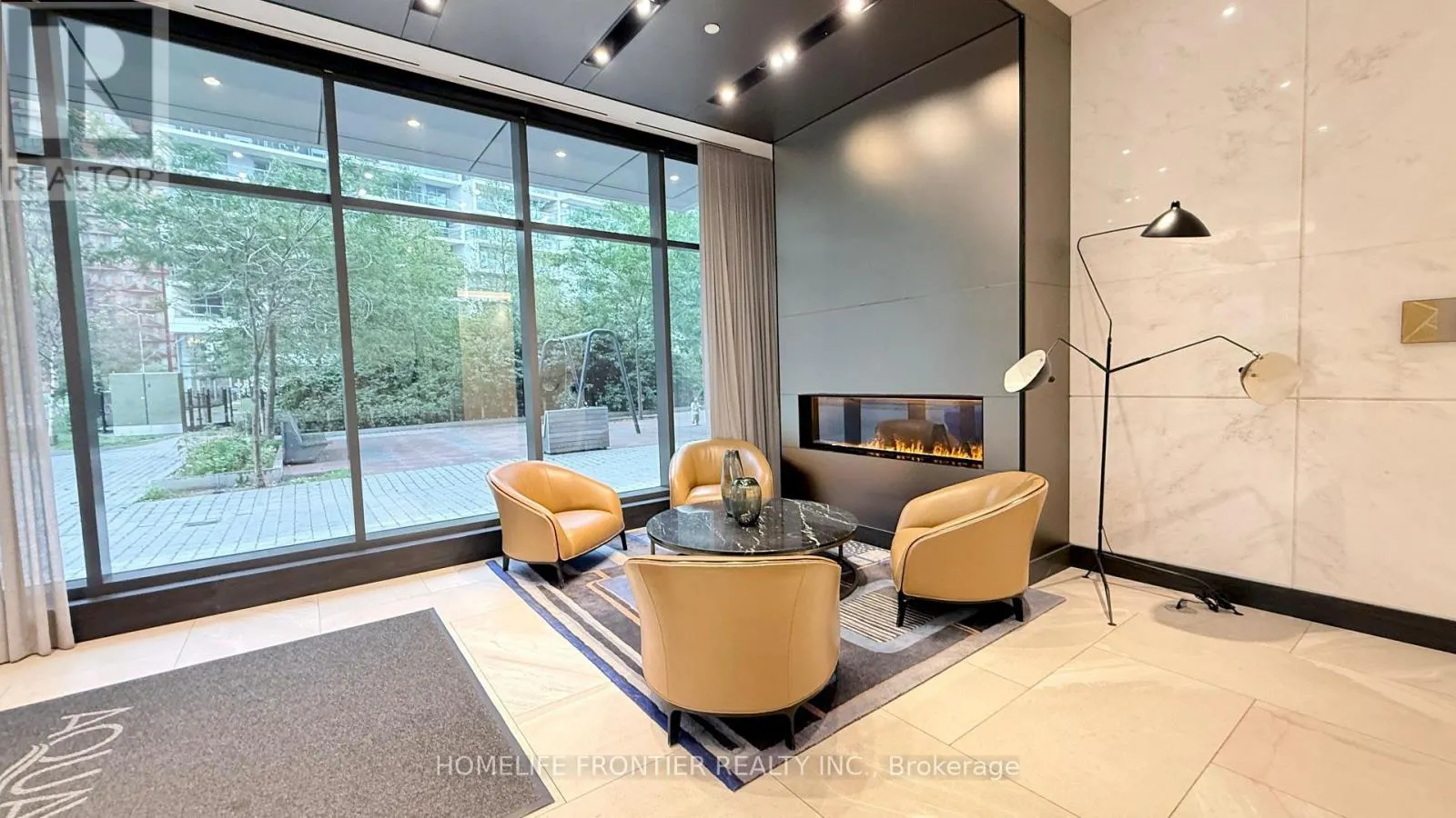 912 - 1 EDGEWATER DRIVE