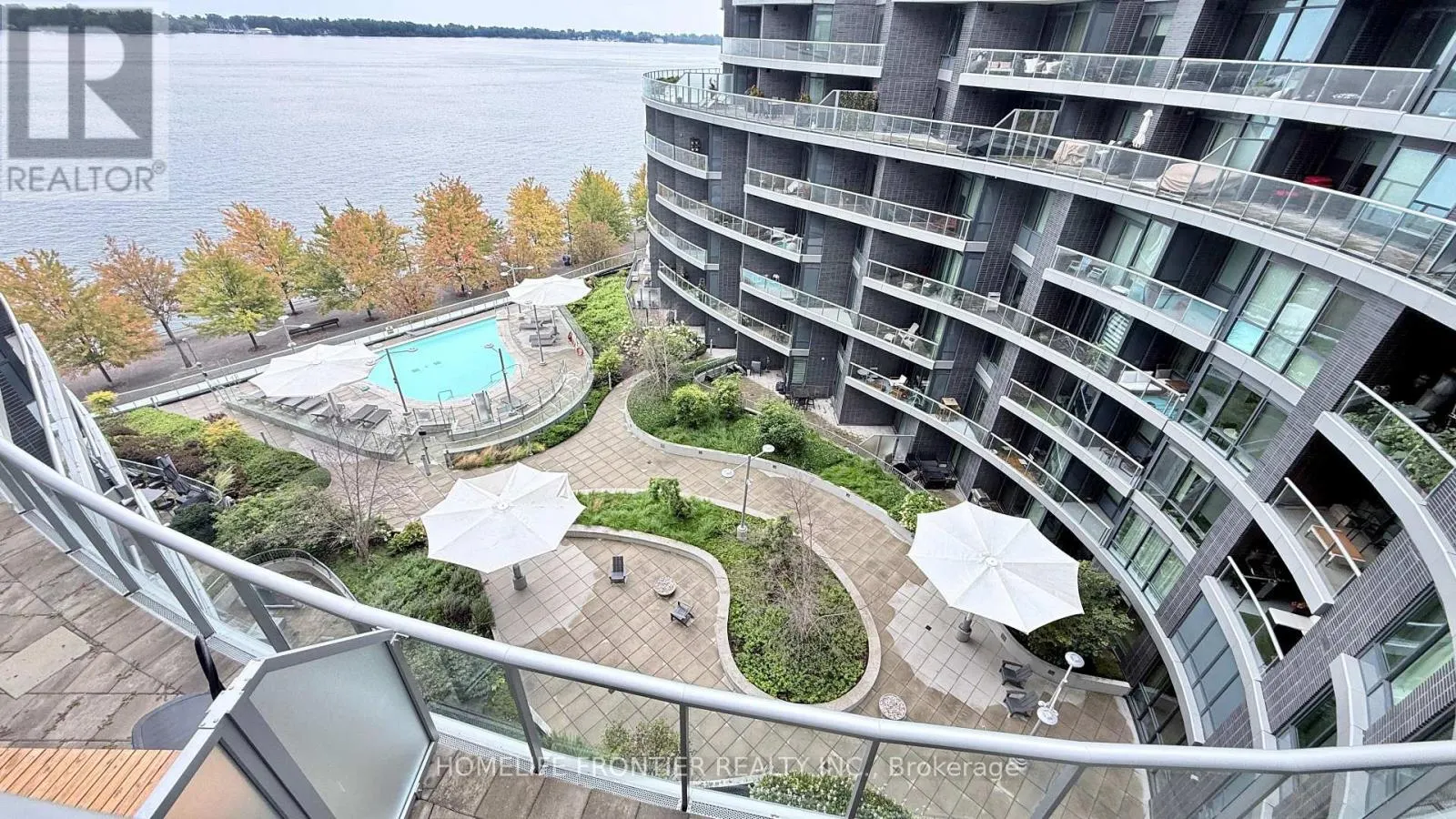 912 - 1 EDGEWATER DRIVE