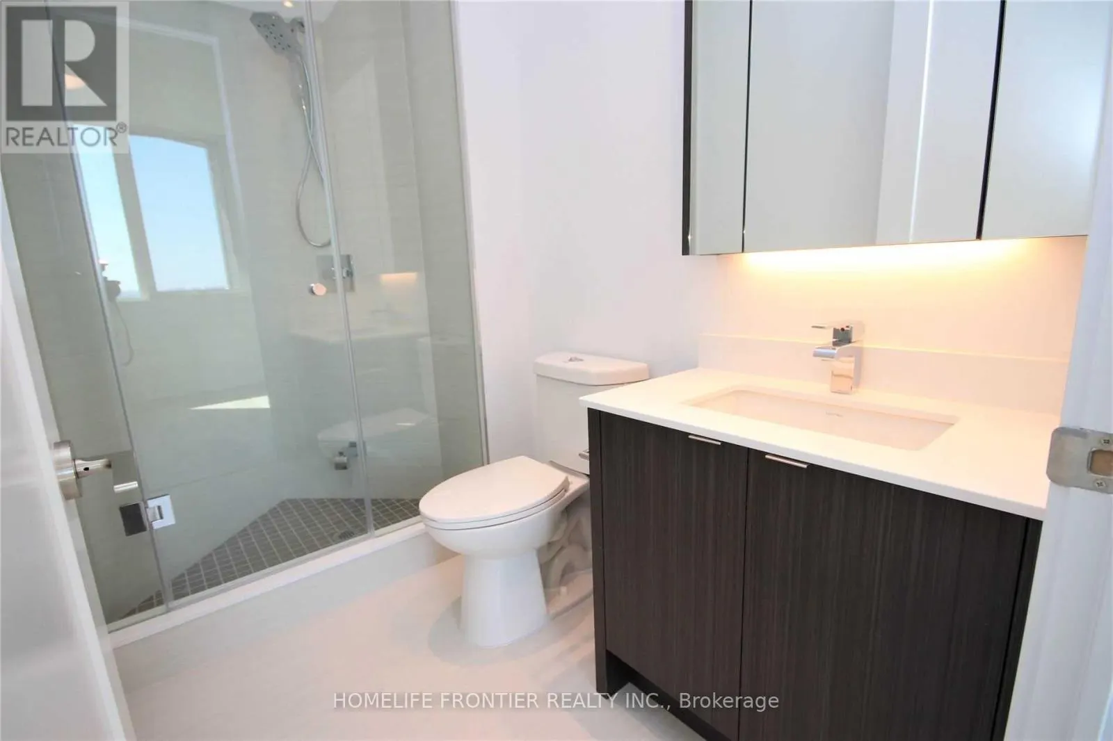 912 - 1 EDGEWATER DRIVE