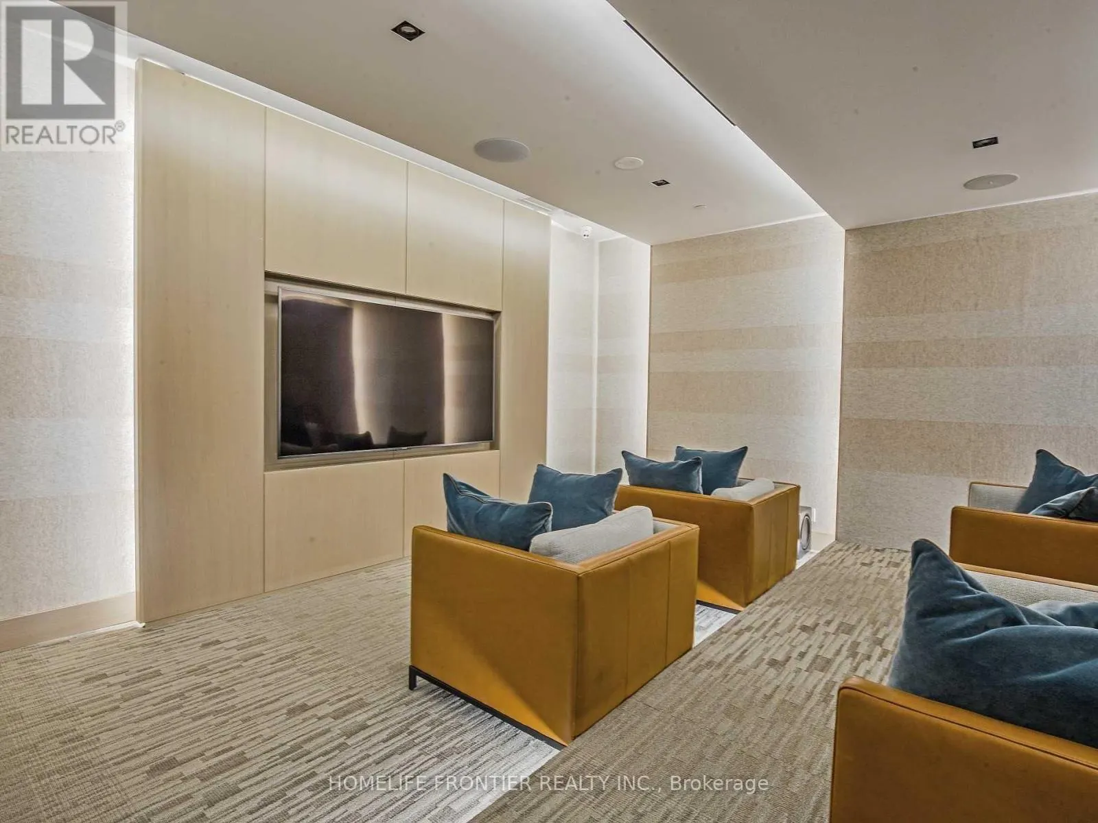 912 - 1 EDGEWATER DRIVE