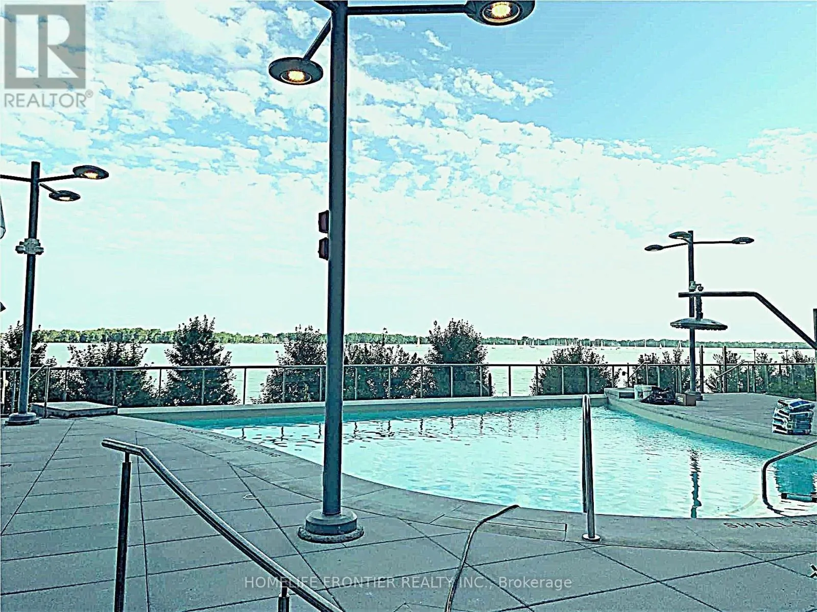 912 - 1 EDGEWATER DRIVE