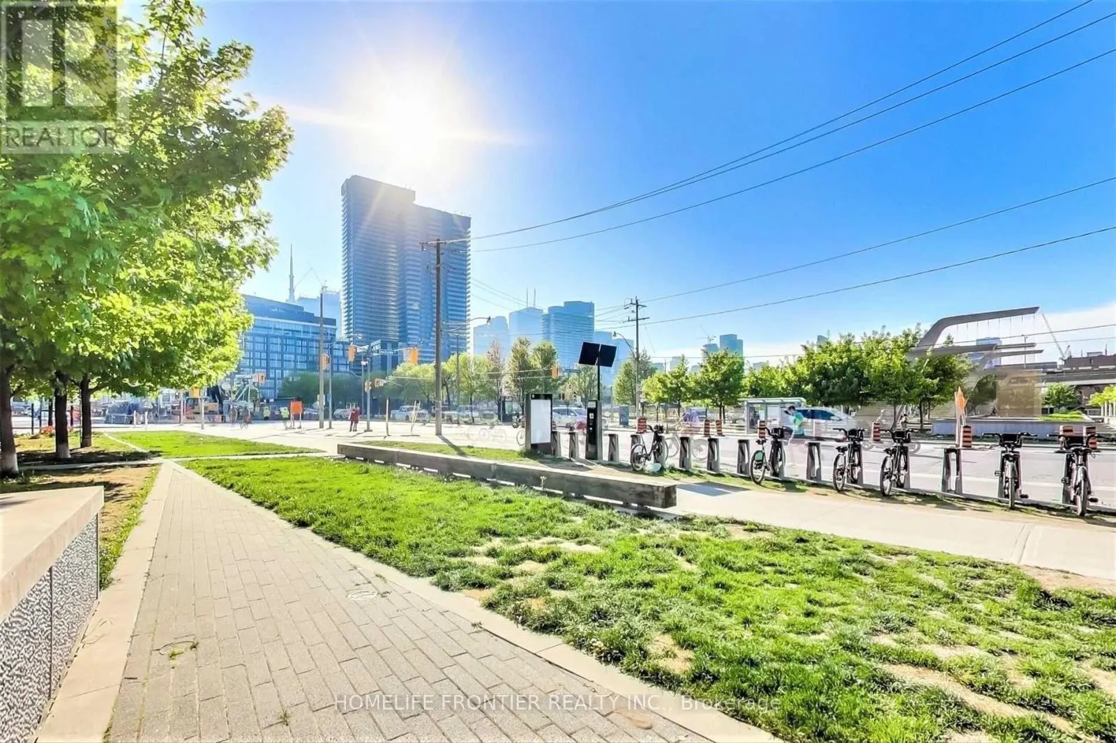 912 - 1 EDGEWATER DRIVE