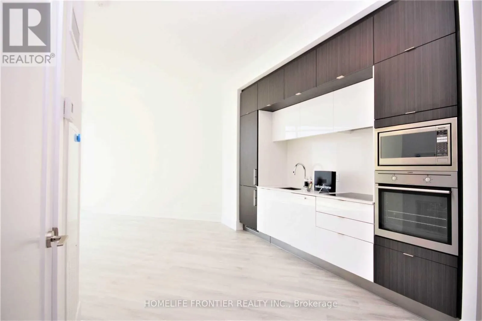 912 - 1 EDGEWATER DRIVE