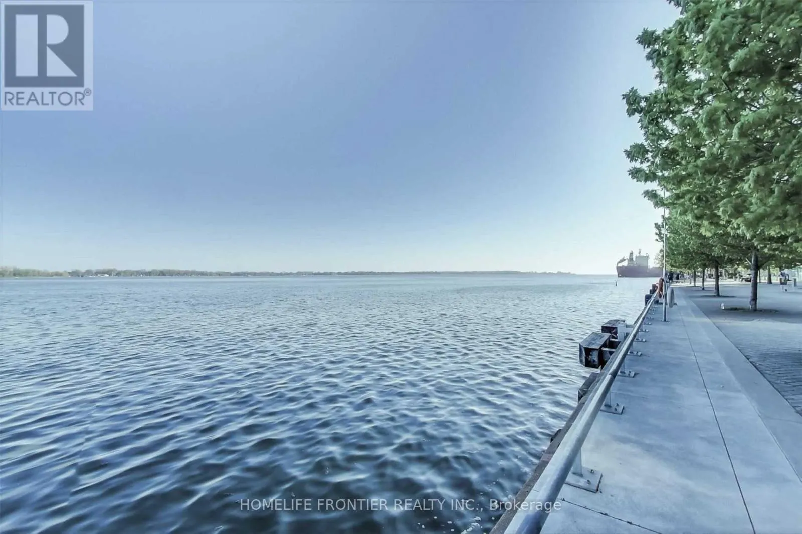 912 - 1 EDGEWATER DRIVE