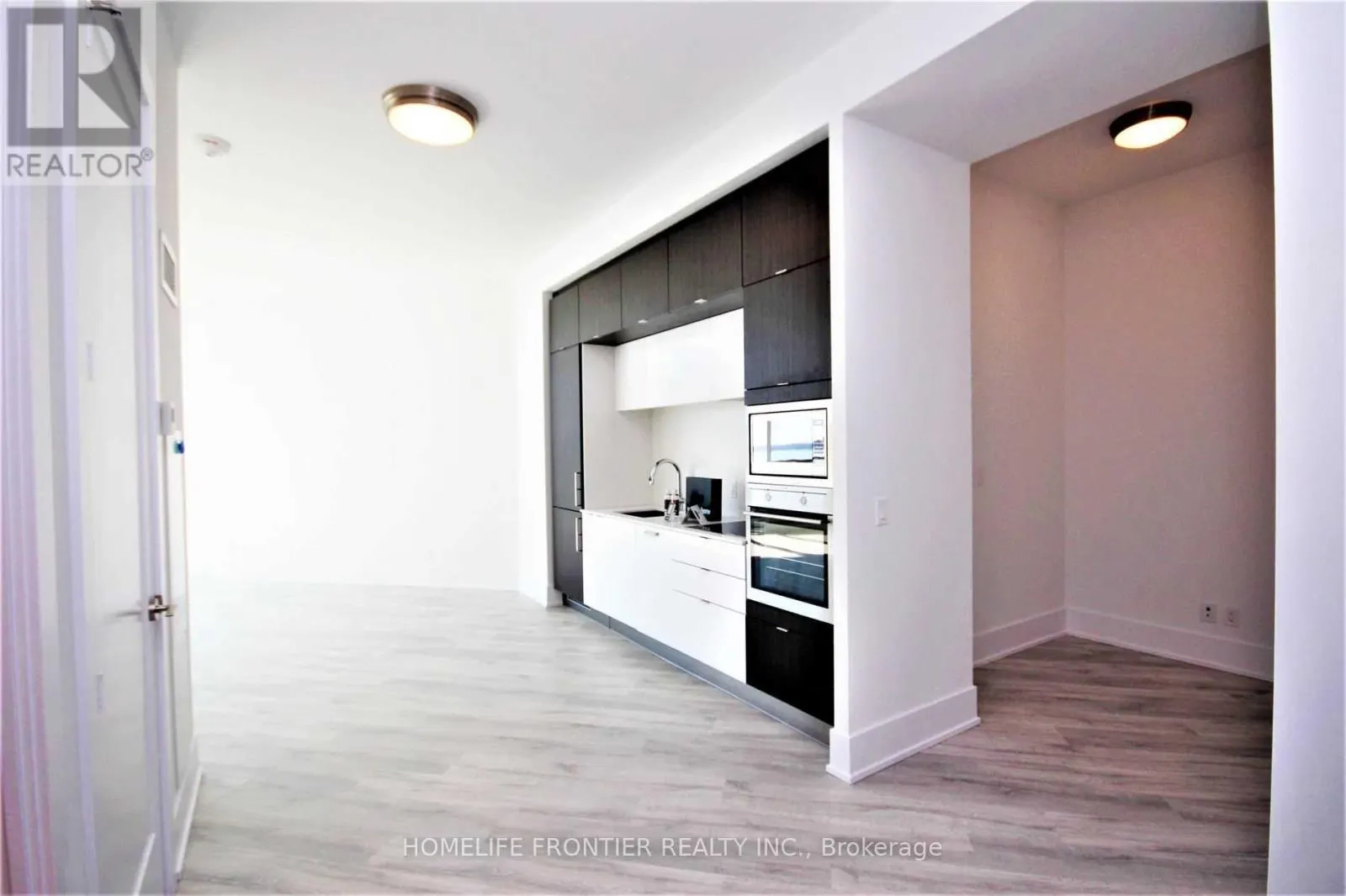 912 - 1 EDGEWATER DRIVE