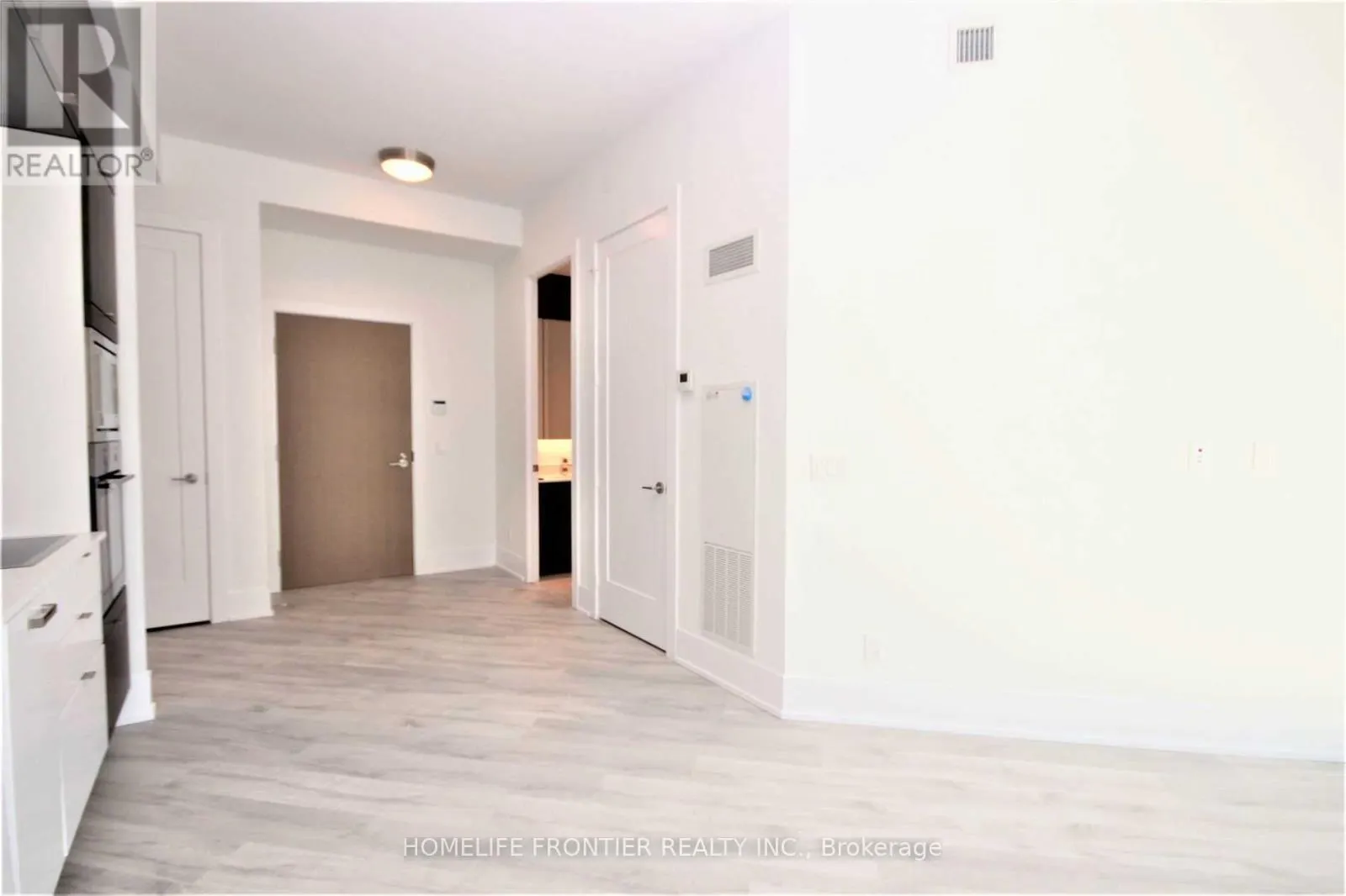 912 - 1 EDGEWATER DRIVE