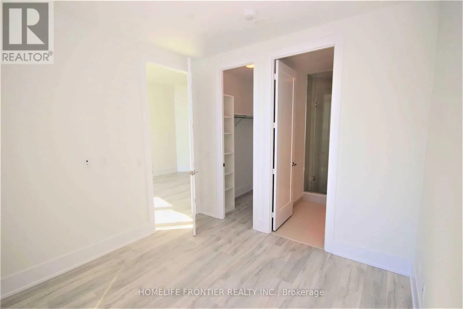 912 - 1 EDGEWATER DRIVE
