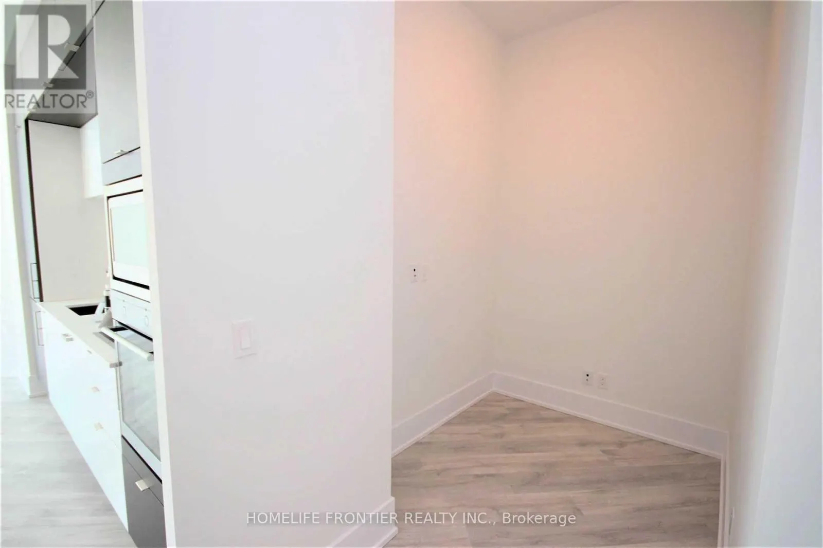 912 - 1 EDGEWATER DRIVE