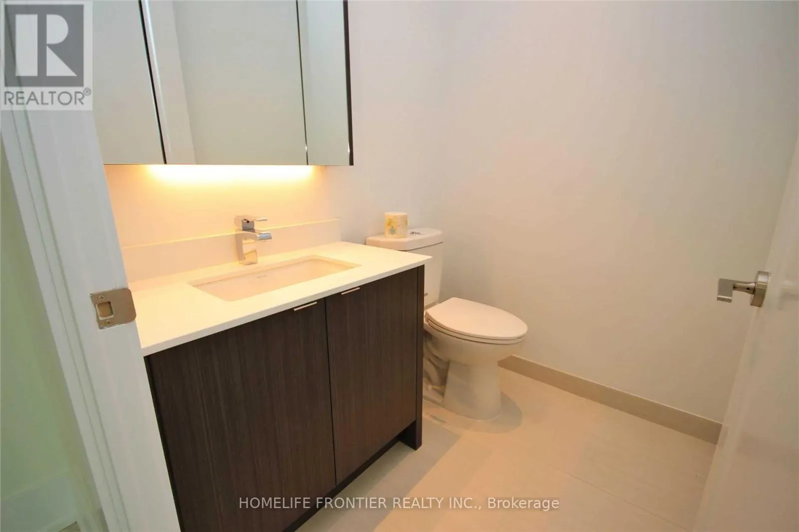 912 - 1 EDGEWATER DRIVE