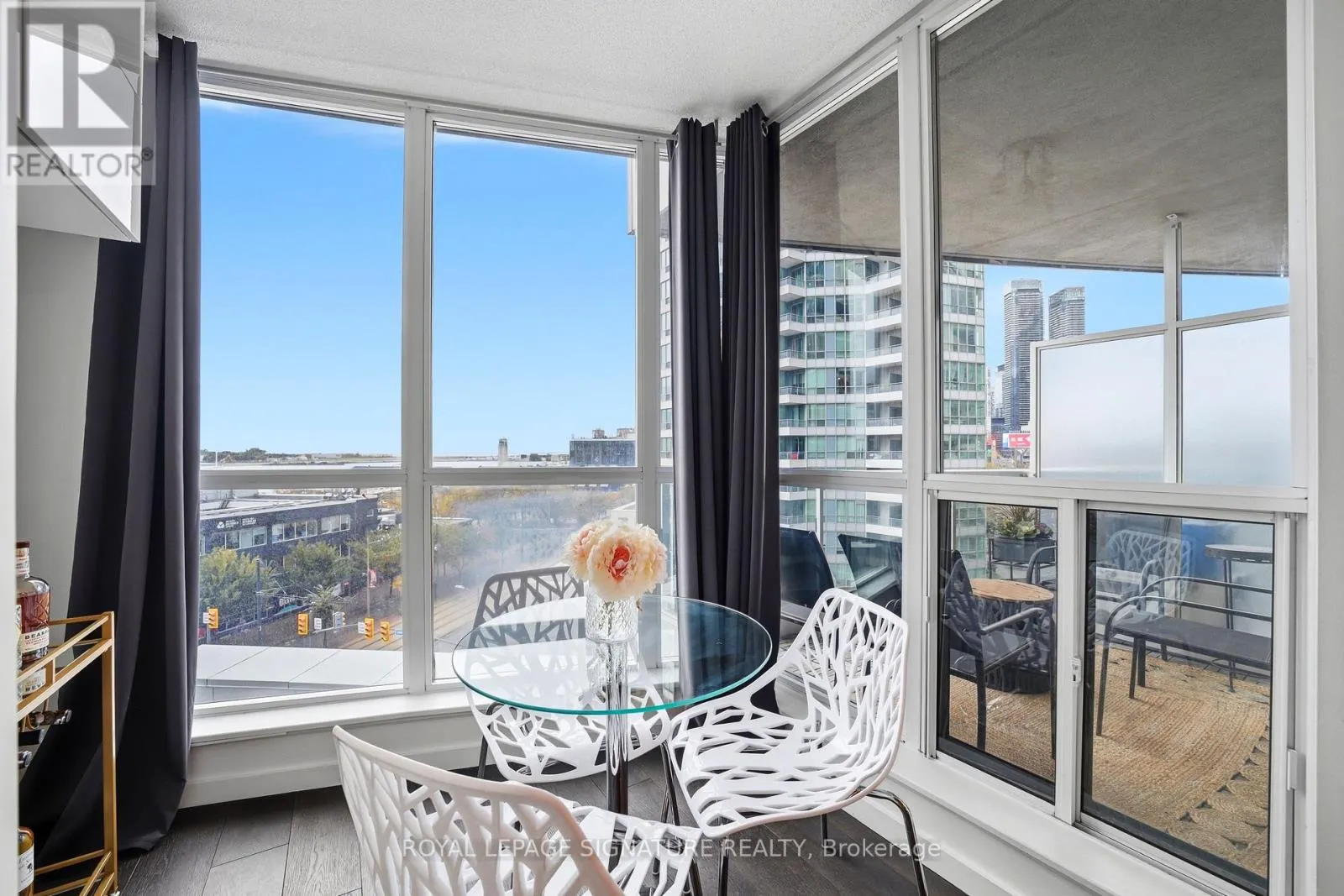 510 - 218 QUEENS QUAY W