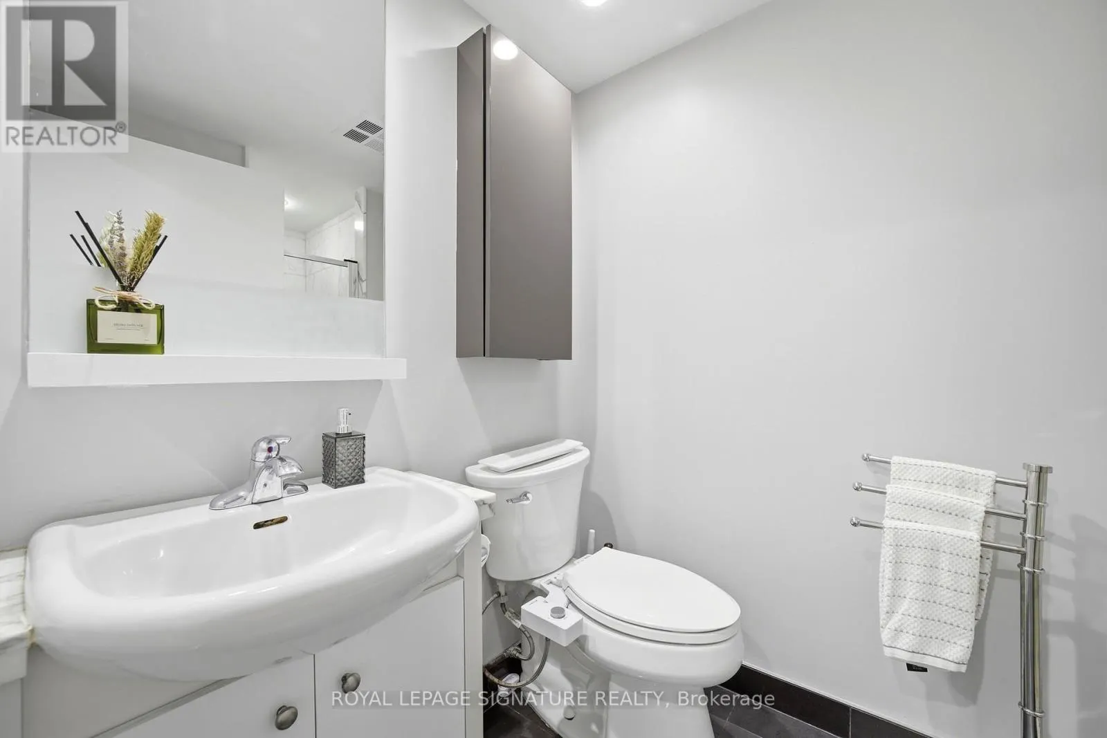510 - 218 QUEENS QUAY W