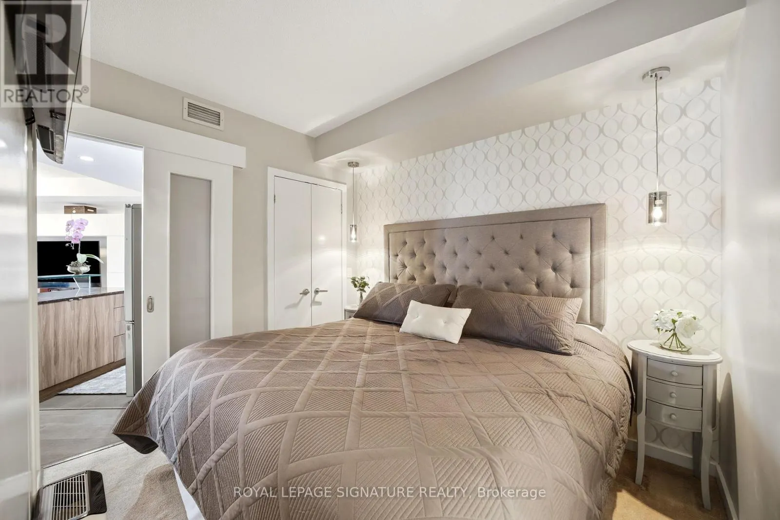 510 - 218 QUEENS QUAY W