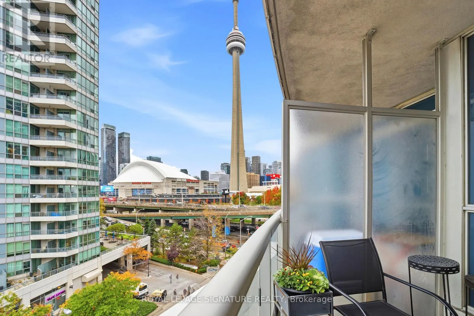 510 - 218 QUEENS QUAY W