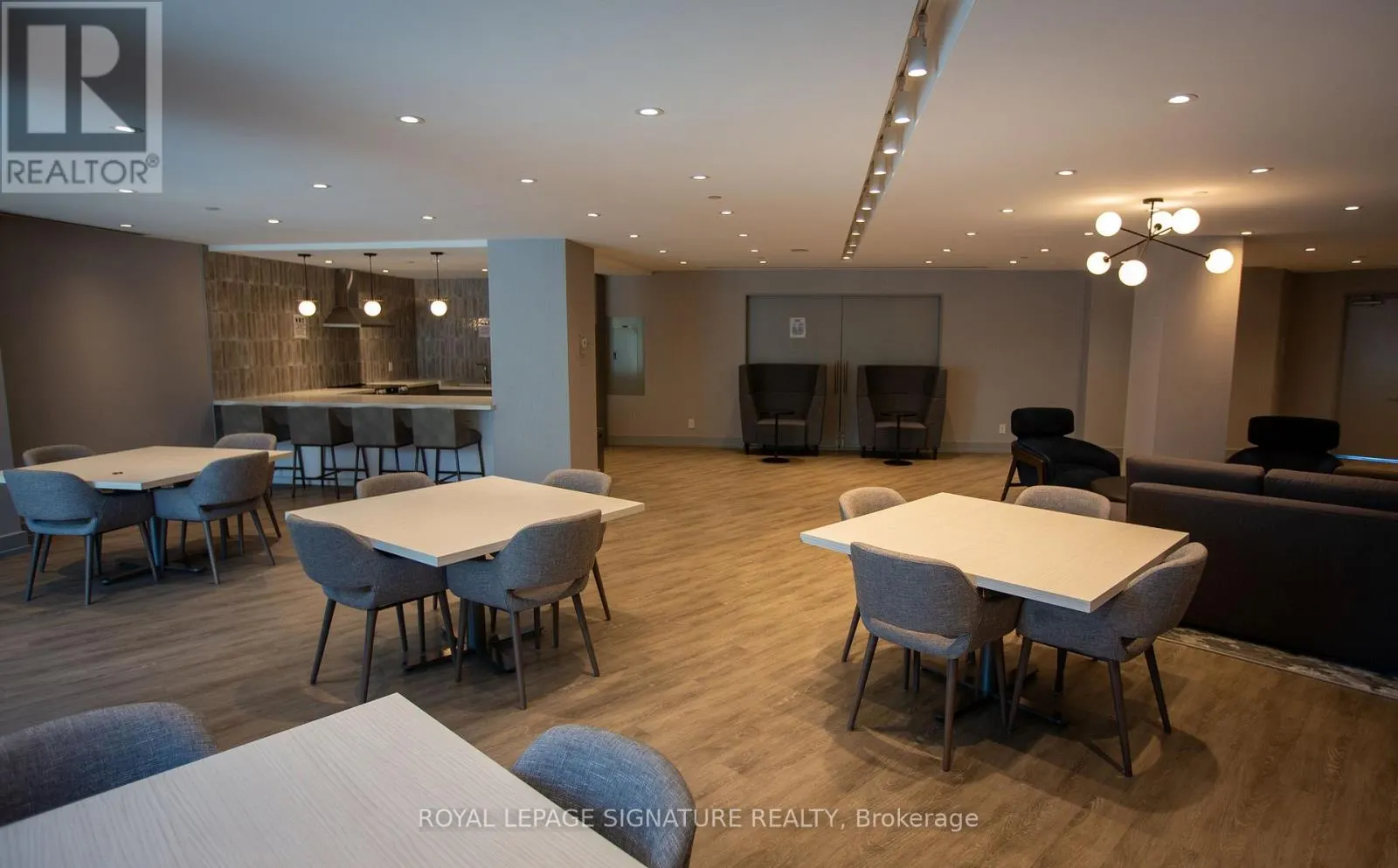 510 - 218 QUEENS QUAY W
